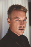 メジャー・レイザー、天才ディプロがDJスネークら豪華ゲストと縦横無尽にダンスフロアを暴れ回る〈数歩先に進んだ〉新作