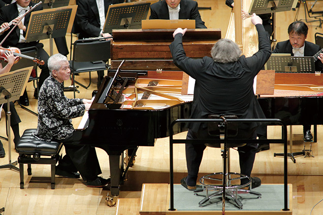 オリヴァー・ナッセン指揮 『没後20年武満徹オーケストラ・コンサート