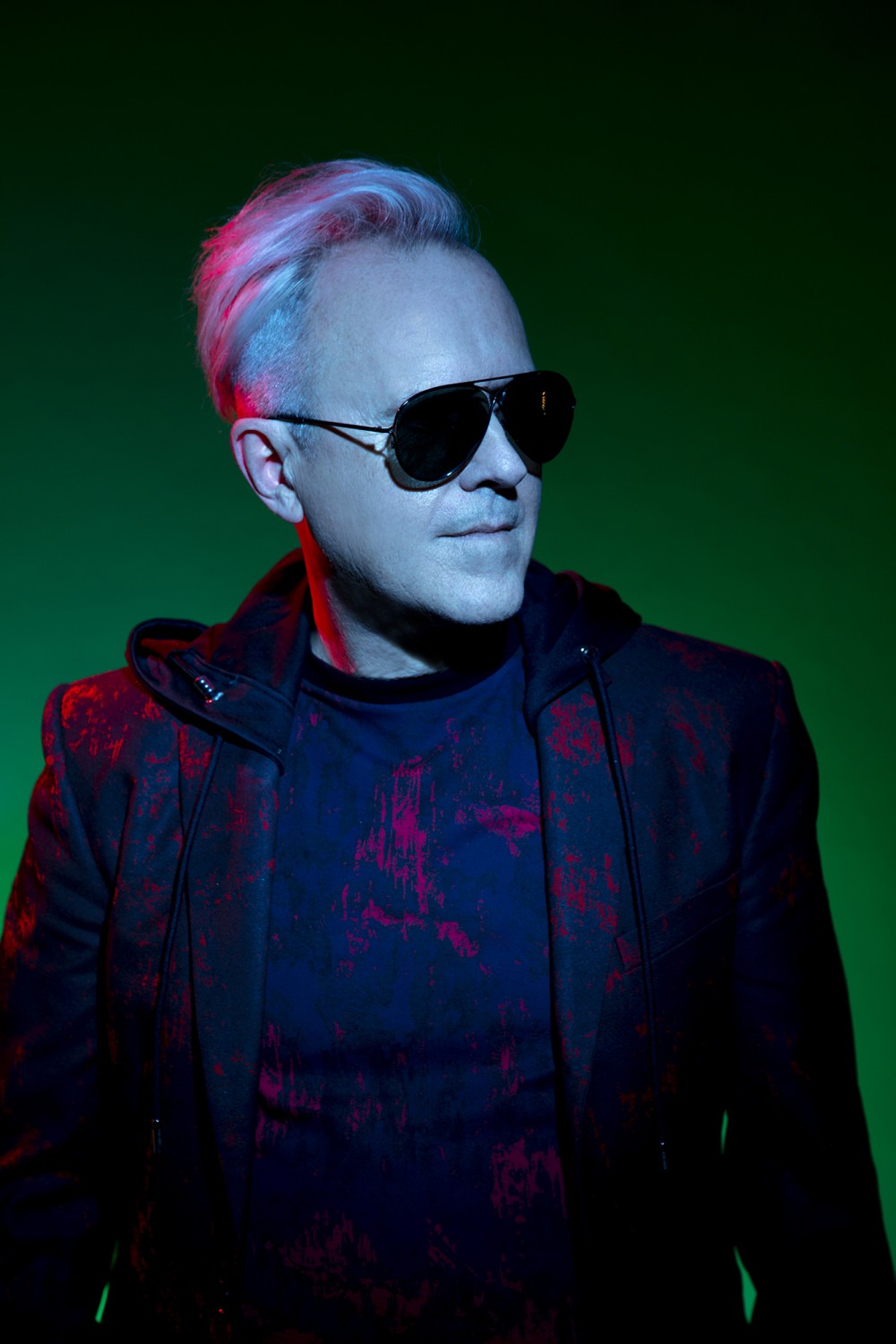 80sシンセ・ポップの代表格ハワード・ジョーンズ（Howard Jones）、原点回帰な新作『Transform』を引っ提げBillboard  Liveに登場 | Mikiki by TOWER RECORDS